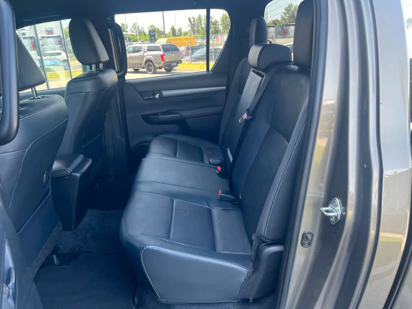 Hilux INVINCIBLE 2,8 D4-D °JBL °AHK °TSS