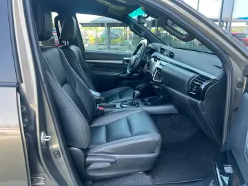 Hilux INVINCIBLE 2,8 D4-D °JBL °AHK °TSS