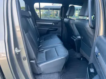 Hilux INVINCIBLE 2,8 D4-D °JBL °AHK °TSS