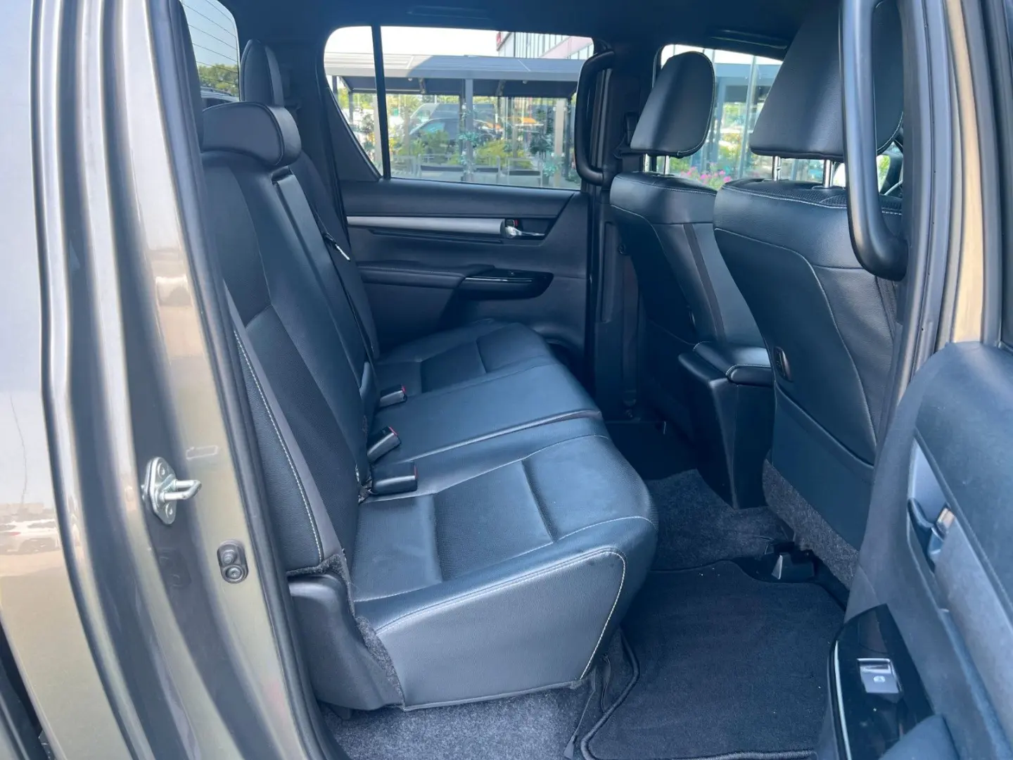 Hilux INVINCIBLE 2,8 D4-D °JBL °AHK °TSS