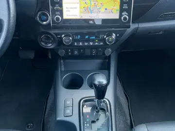 Hilux INVINCIBLE 2,8 D4-D °JBL °AHK °TSS