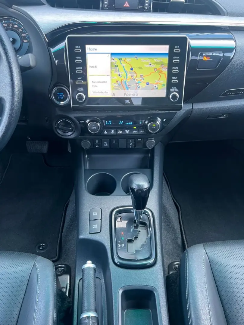 Hilux INVINCIBLE 2,8 D4-D °JBL °AHK °TSS