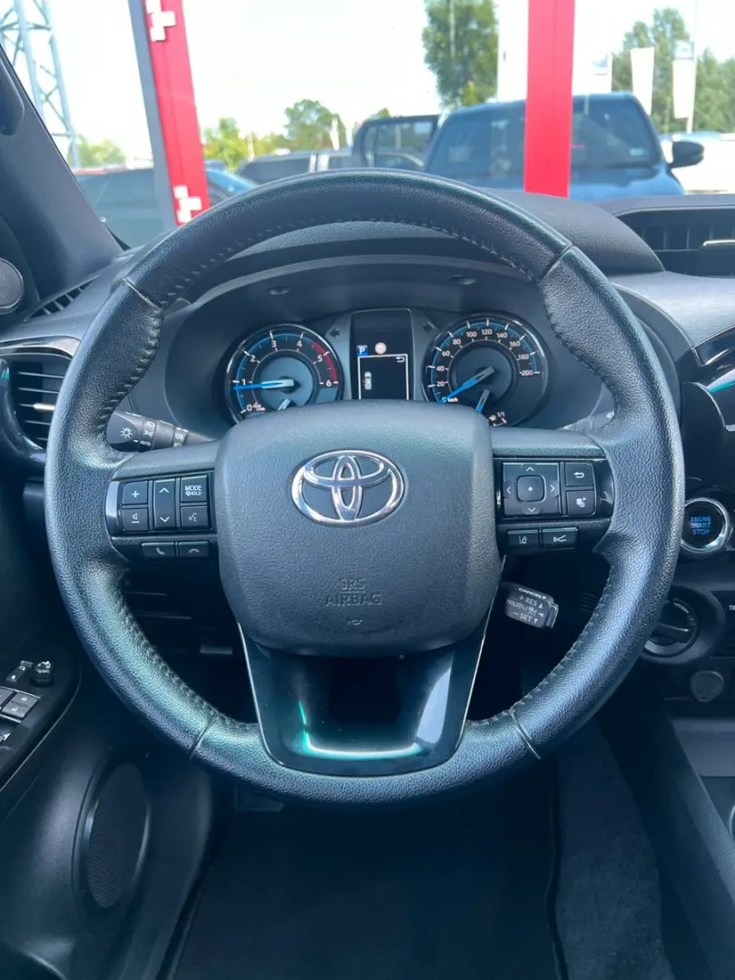 Hilux INVINCIBLE 2,8 D4-D °JBL °AHK °TSS