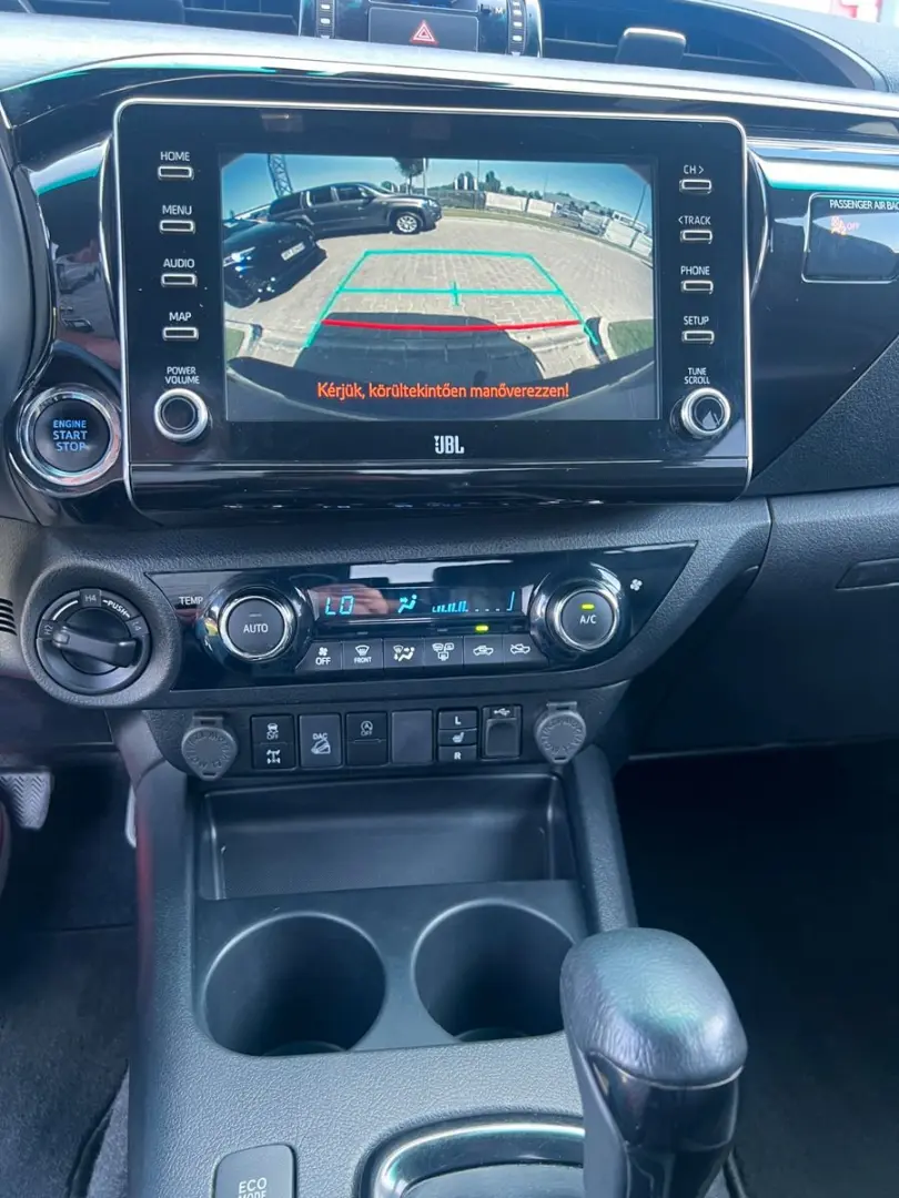 Hilux INVINCIBLE 2,8 D4-D °JBL °AHK °TSS