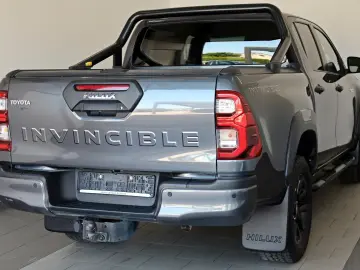 Hilux 2.8 D-4D Invincible, Rollbügel, Rollo, AHK