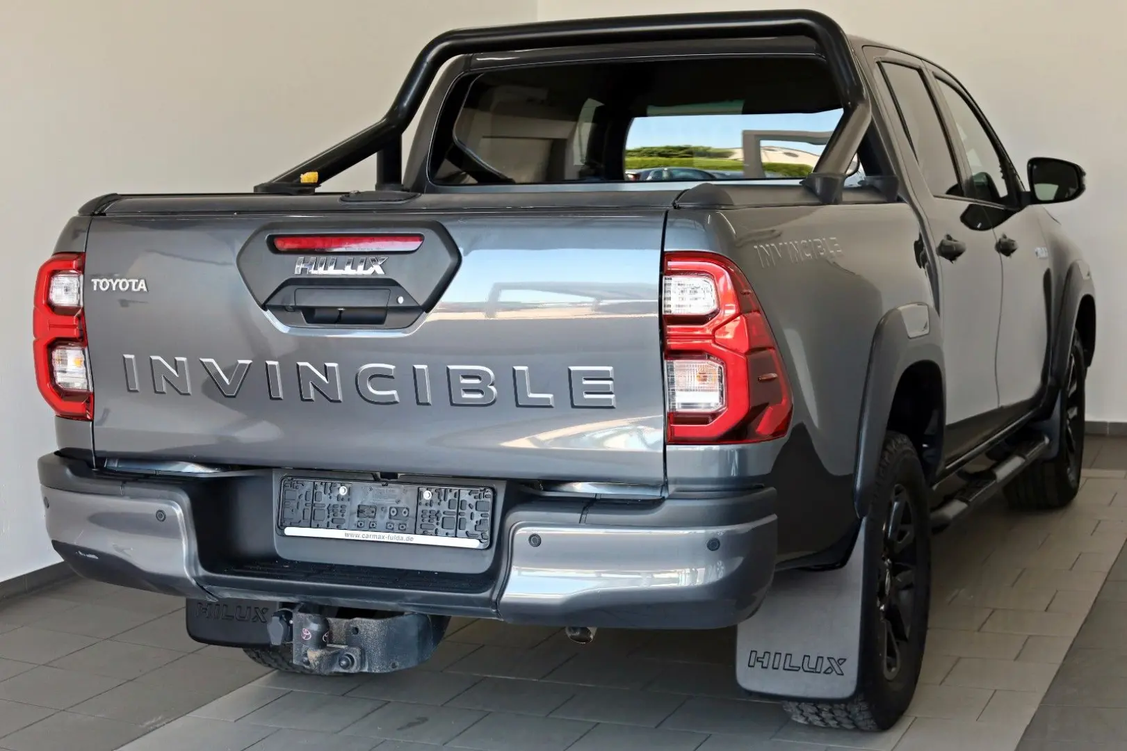 Hilux 2.8 D-4D Invincible, Rollbügel, Rollo, AHK