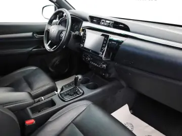 Hilux 2.8 D-4D Invincible, Rollbügel, Rollo, AHK