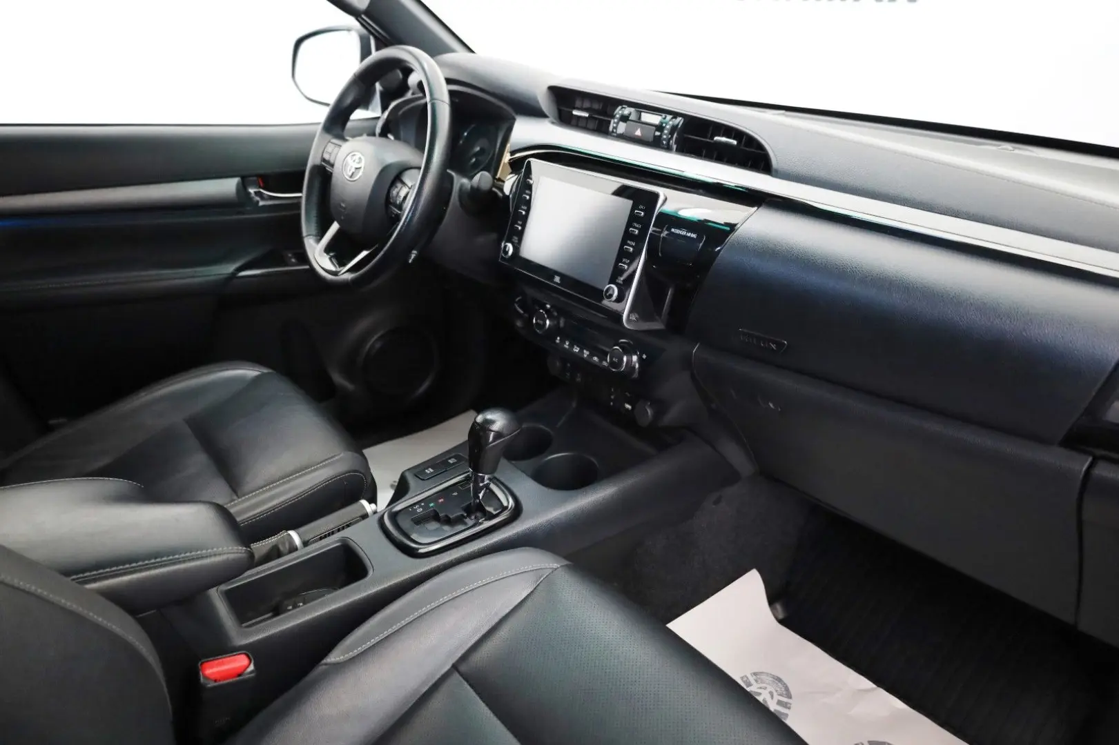 Hilux 2.8 D-4D Invincible, Rollbügel, Rollo, AHK