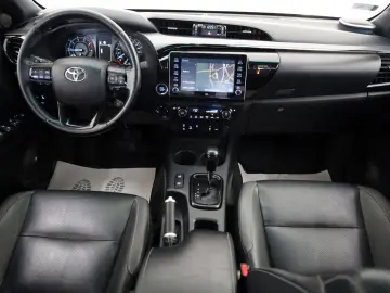 Hilux 2.8 D-4D Invincible, Rollbügel, Rollo, AHK