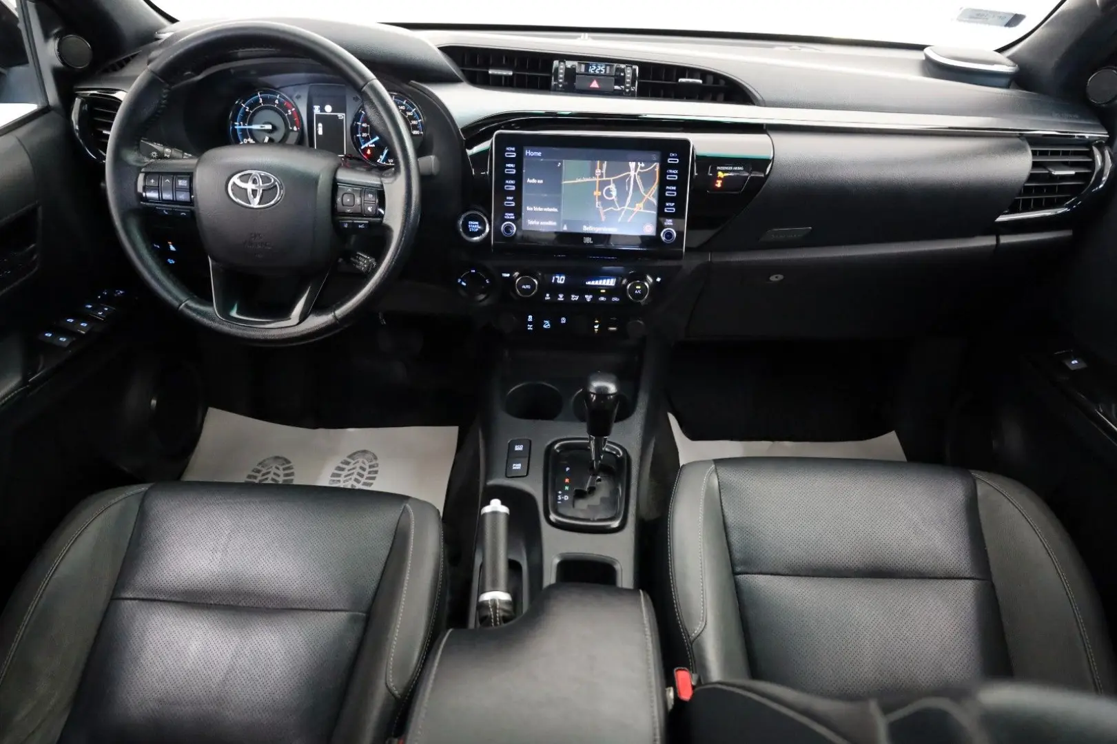 Hilux 2.8 D-4D Invincible, Rollbügel, Rollo, AHK
