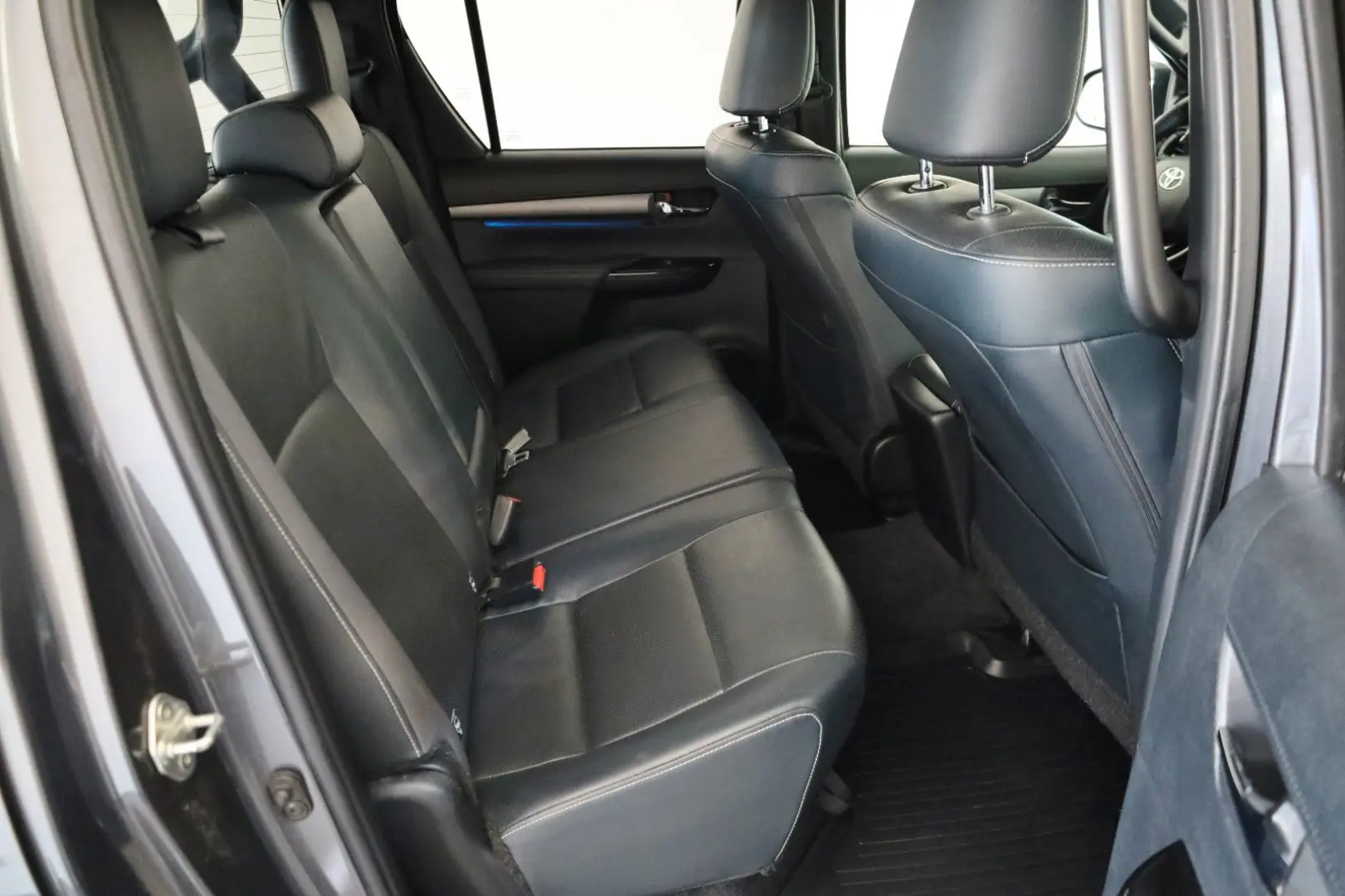 Hilux 2.8 D-4D Invincible, Rollbügel, Rollo, AHK