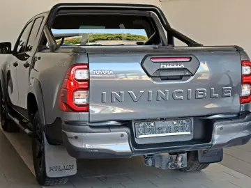Hilux 2.8 D-4D Invincible, Rollbügel, Rollo, AHK