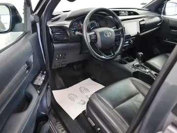 Hilux 2.8 D-4D Invincible, Rollbügel, Rollo, AHK