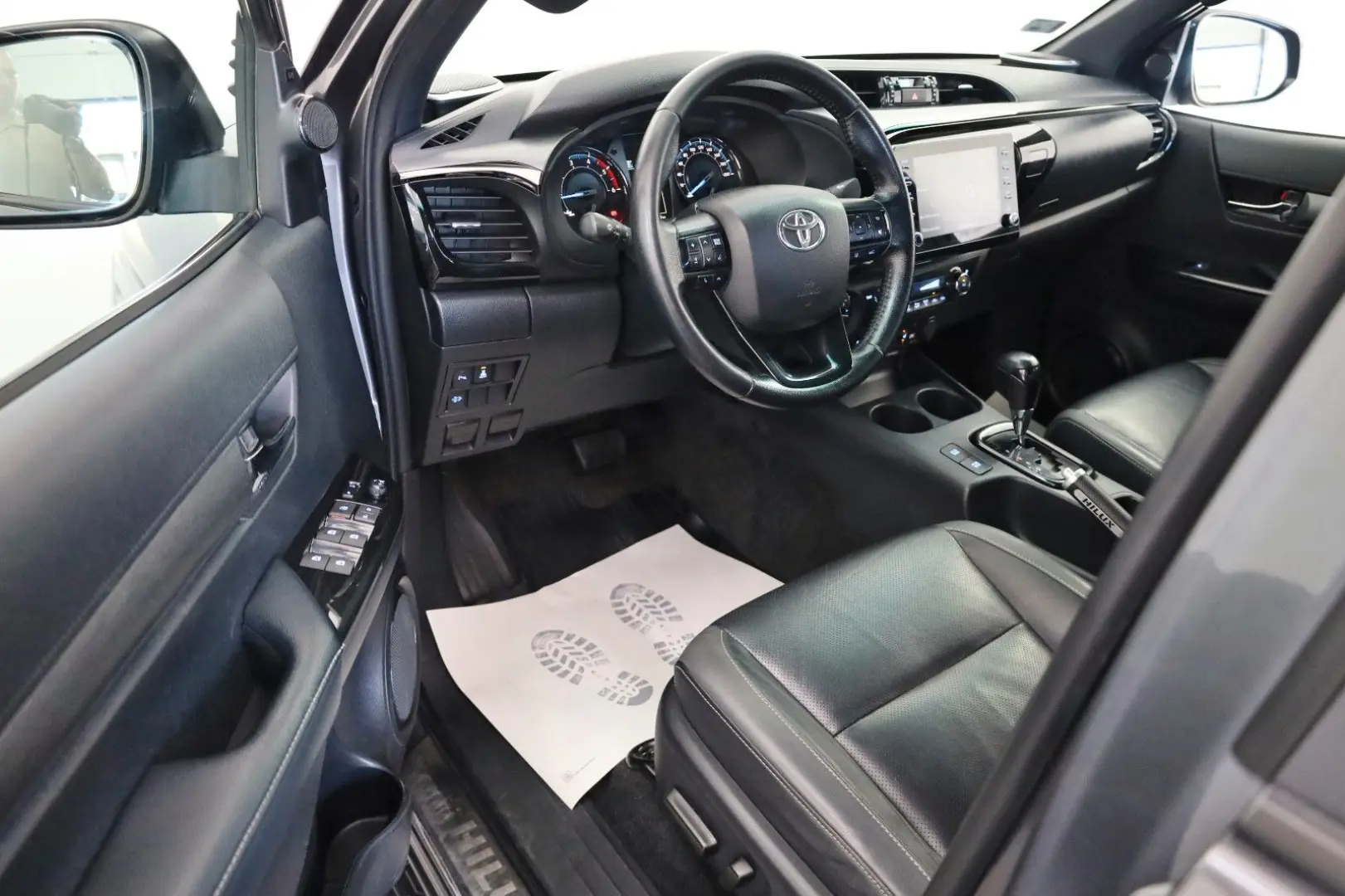 Hilux 2.8 D-4D Invincible, Rollbügel, Rollo, AHK