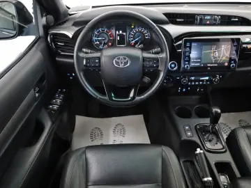 Hilux 2.8 D-4D Invincible, Rollbügel, Rollo, AHK