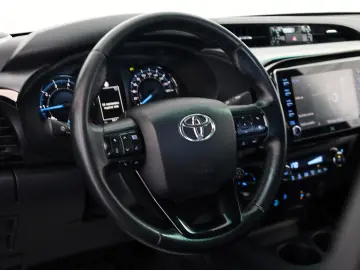 Hilux 2.8 D-4D Invincible, Rollbügel, Rollo, AHK