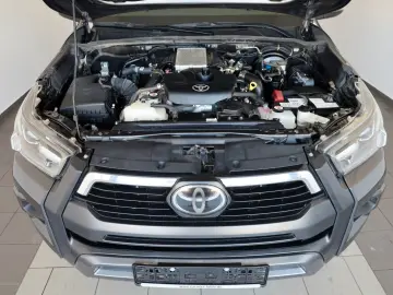 Hilux 2.8 D-4D Invincible, Rollbügel, Rollo, AHK