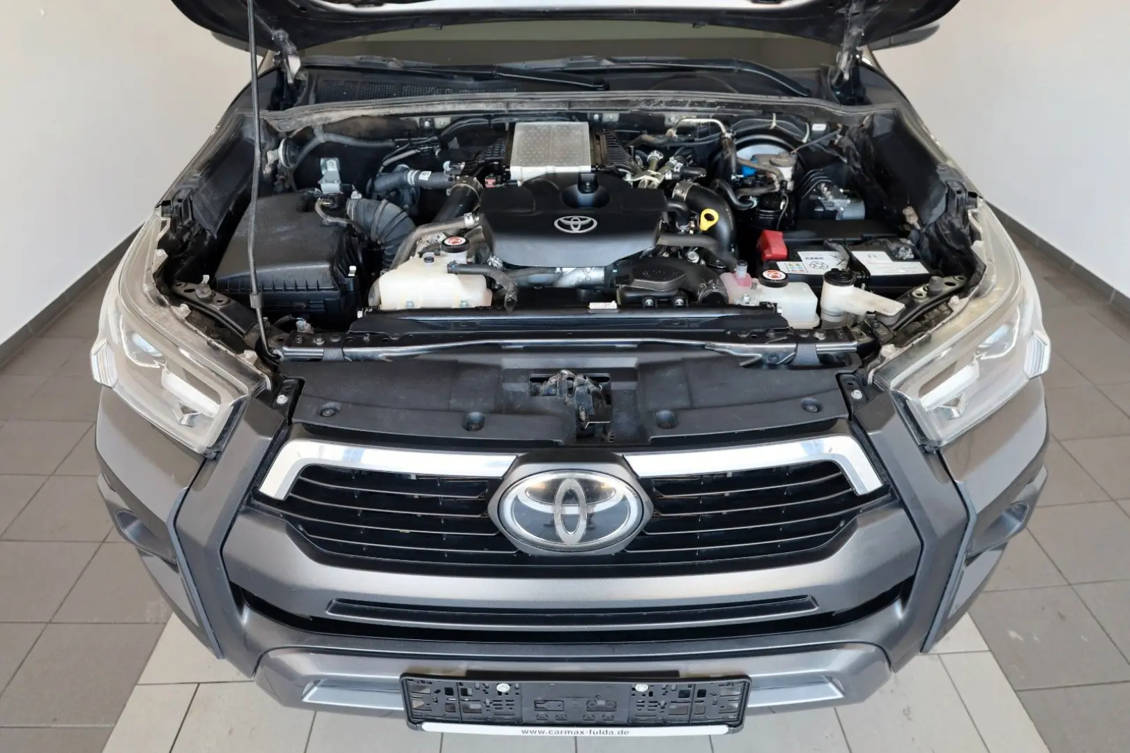 Hilux 2.8 D-4D Invincible, Rollbügel, Rollo, AHK