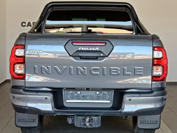 Hilux 2.8 D-4D Invincible, Rollbügel, Rollo, AHK