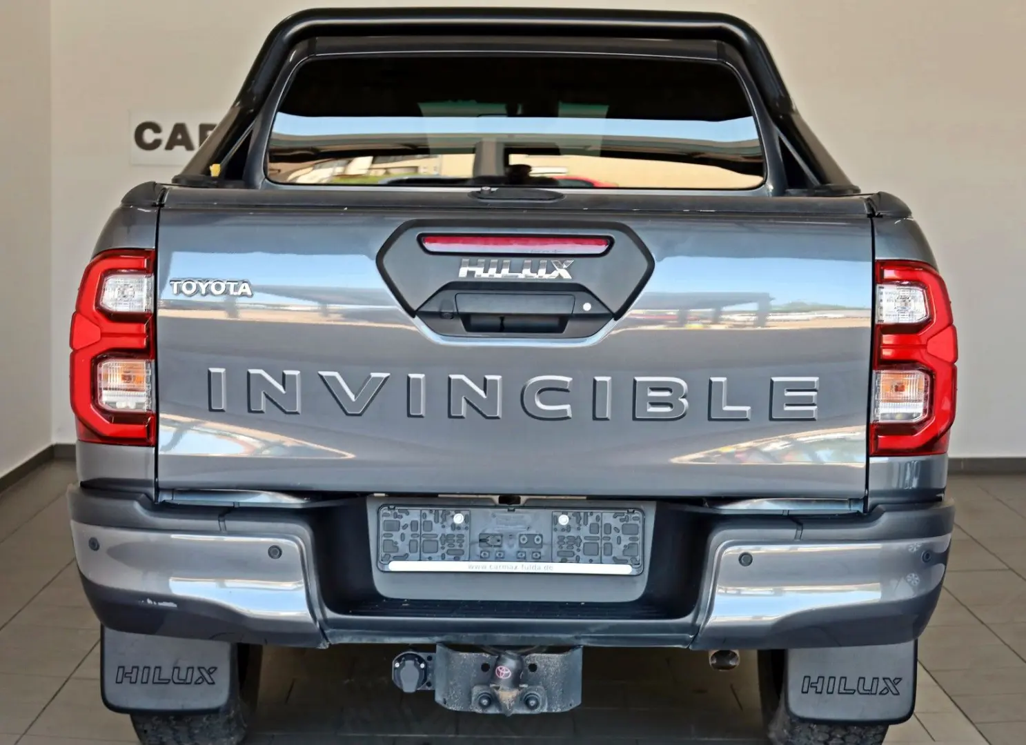 Hilux 2.8 D-4D Invincible, Rollbügel, Rollo, AHK