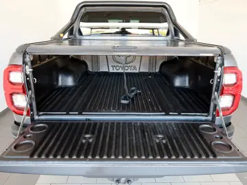 Hilux 2.8 D-4D Invincible, Rollbügel, Rollo, AHK
