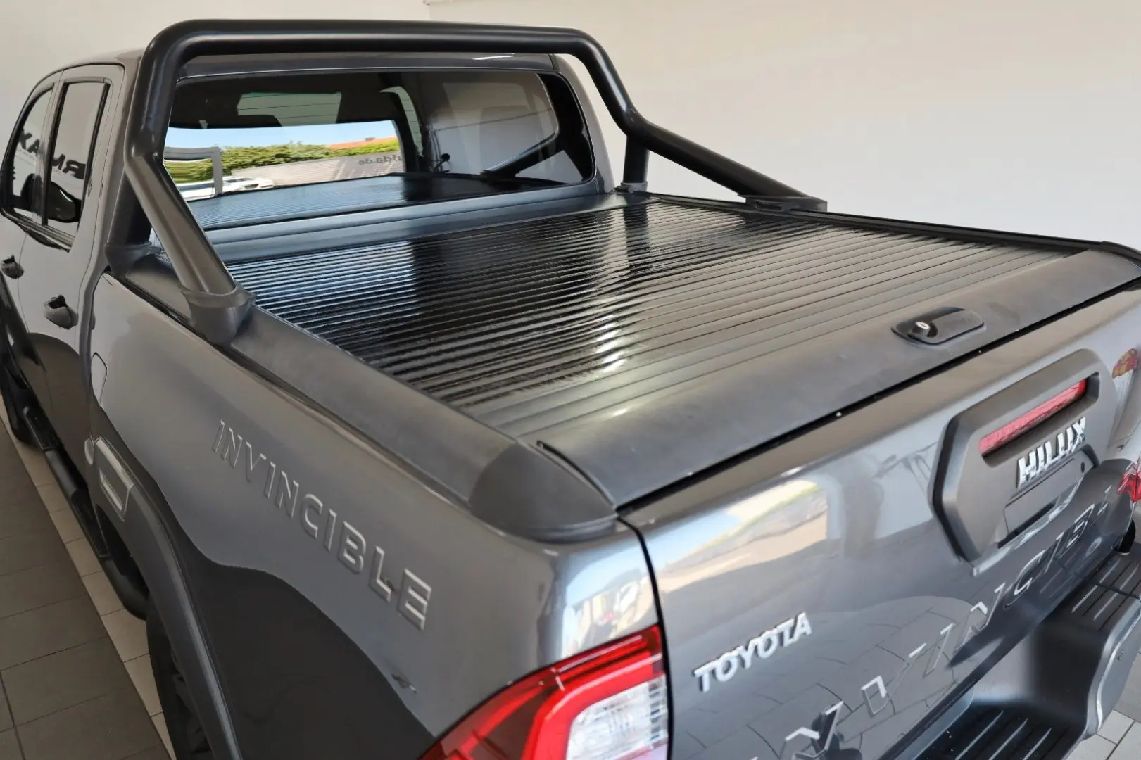 Hilux 2.8 D-4D Invincible, Rollbügel, Rollo, AHK