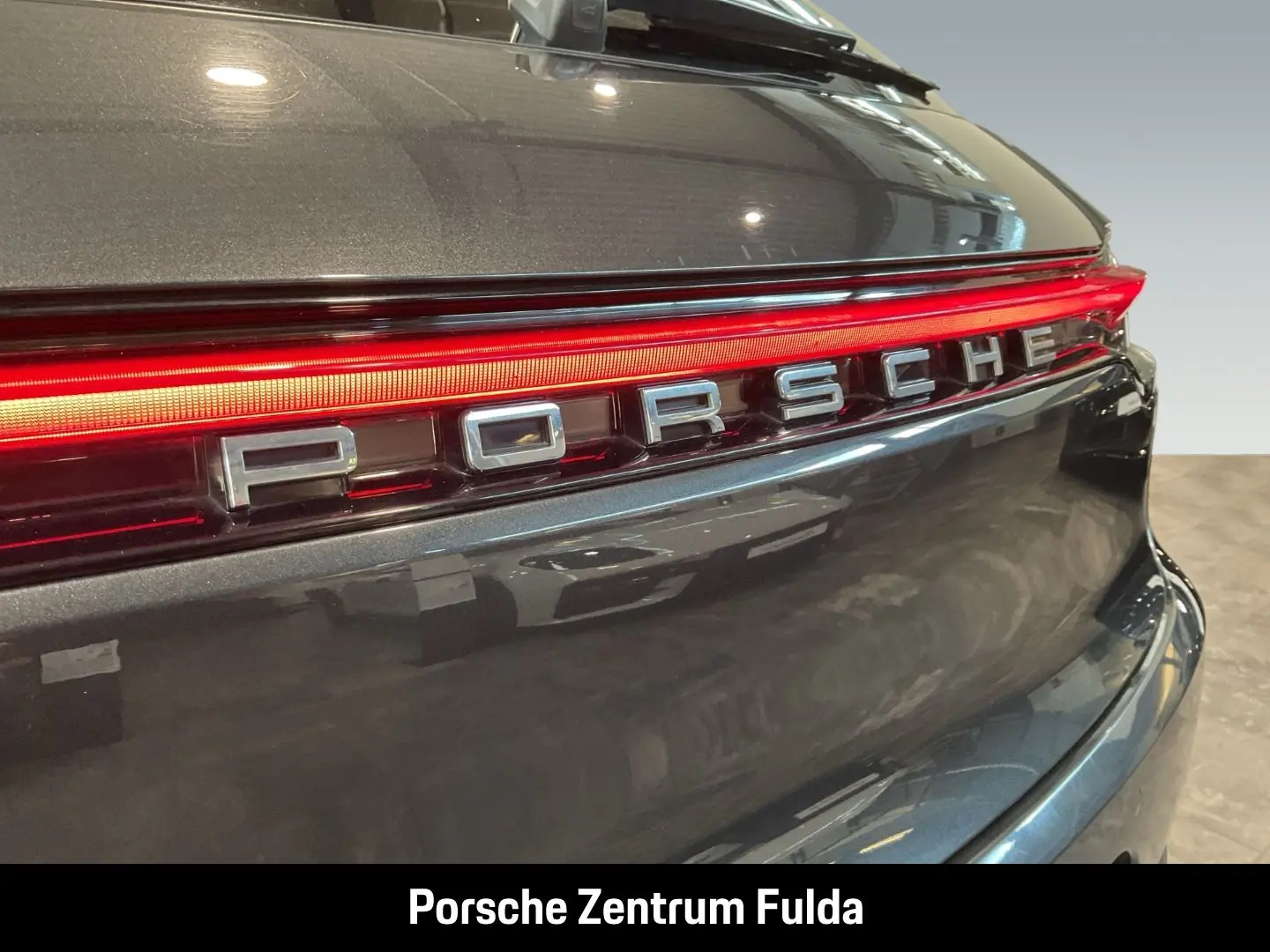 Macan Panoramadach Rückfahrkamera Vulkangrau LED