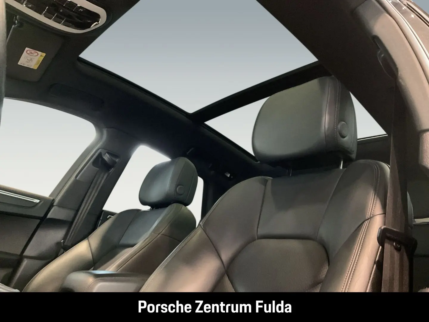 Macan Panoramadach Rückfahrkamera Vulkangrau LED