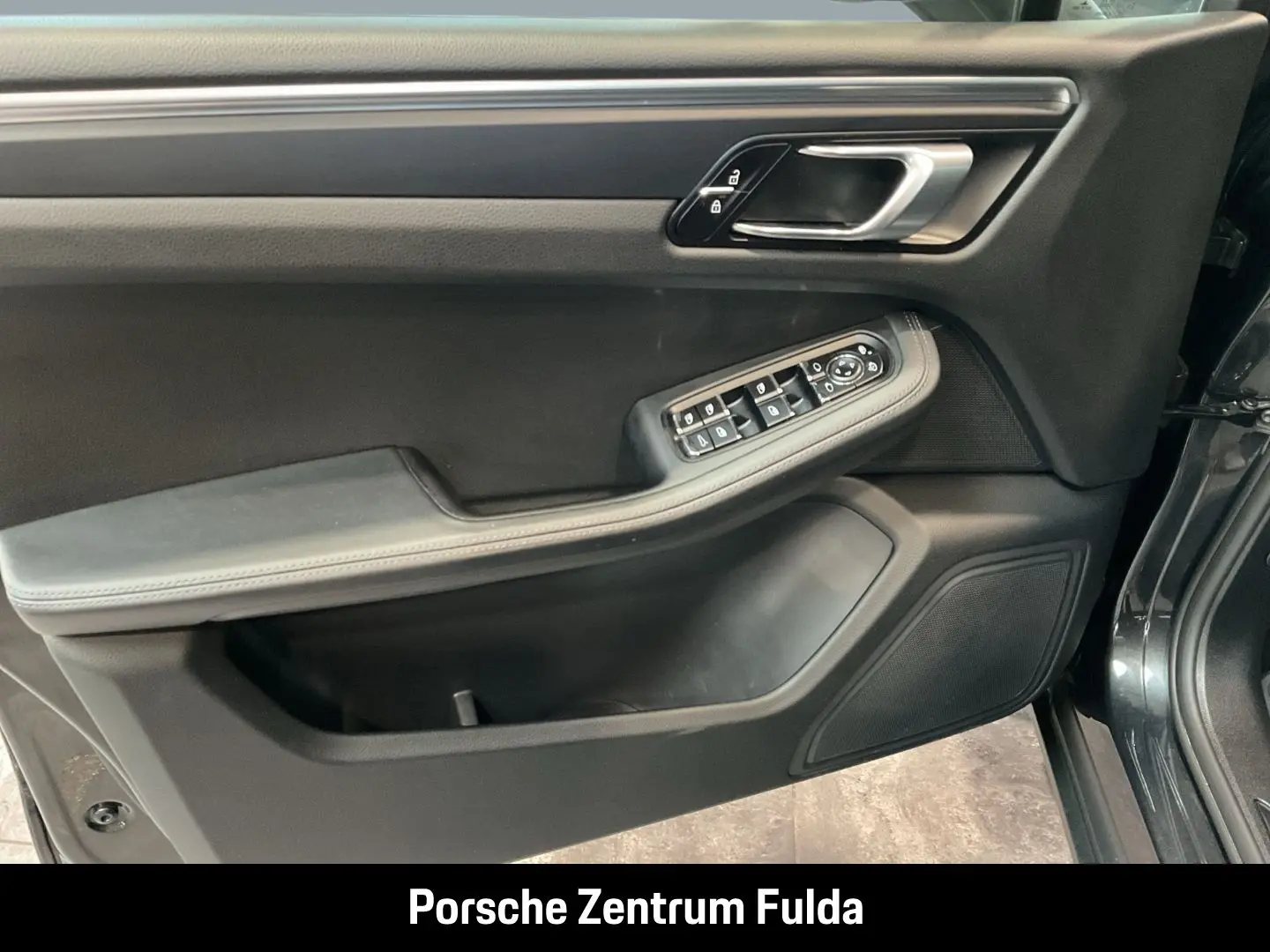 Macan Panoramadach Rückfahrkamera Vulkangrau LED