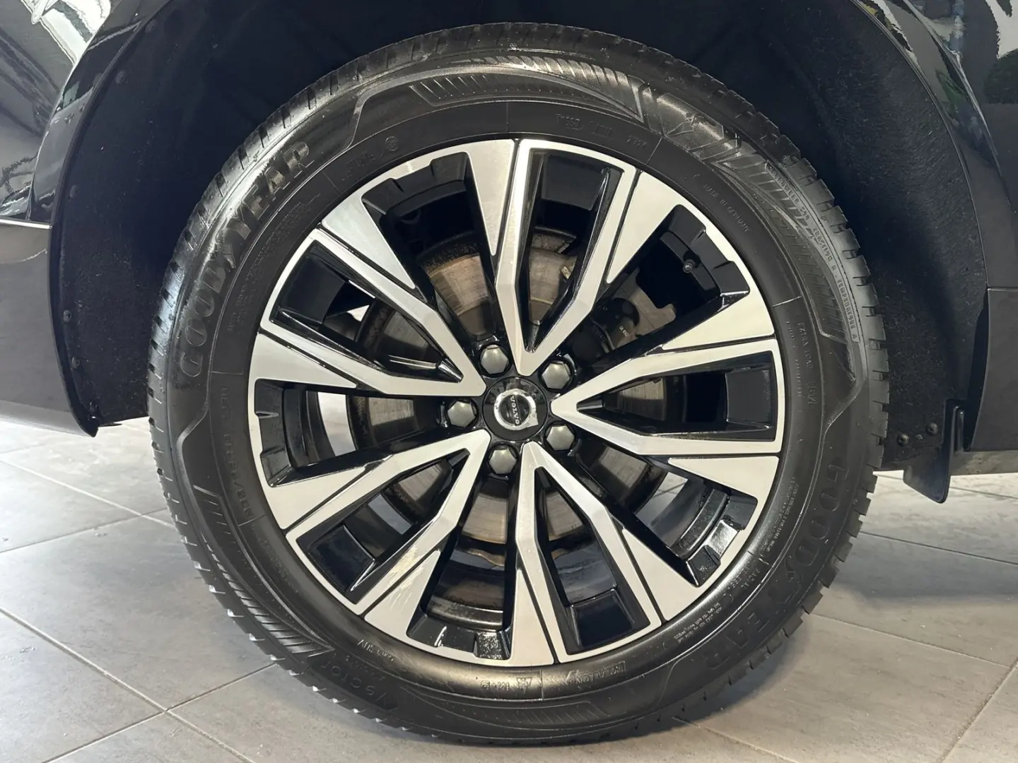 XC60 B4 D AWD Plus Dark NAV+LED+PANORAMA+AHK+H&K