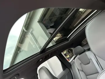 XC60 B4 D AWD Plus Dark NAV+LED+PANORAMA+AHK+H&K