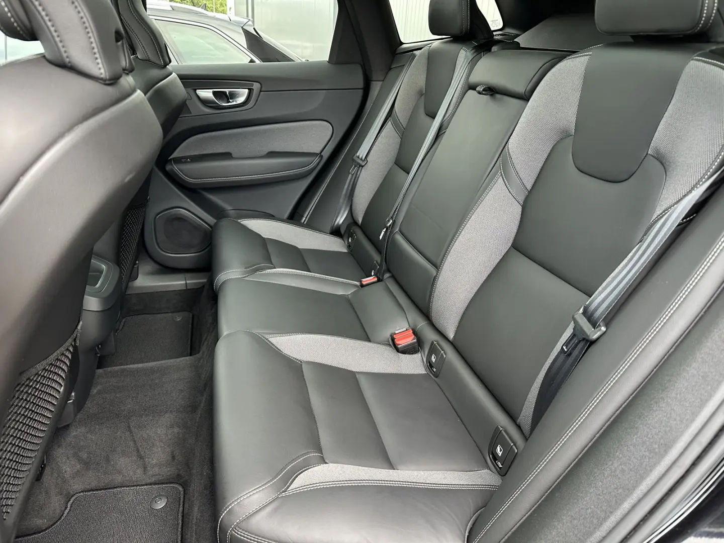 XC60 B4 D AWD Plus Dark NAV+LED+PANORAMA+AHK+H&K