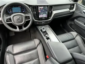 XC60 B4 D AWD Plus Dark NAV+LED+PANORAMA+AHK+H&K