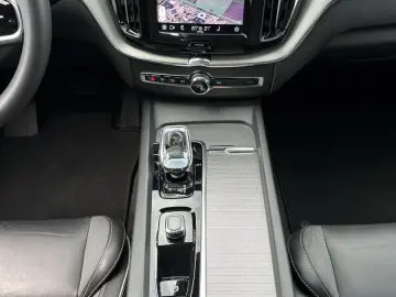 XC60 B4 D AWD Plus Dark NAV+LED+PANORAMA+AHK+H&K