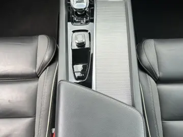 XC60 B4 D AWD Plus Dark NAV+LED+PANORAMA+AHK+H&K