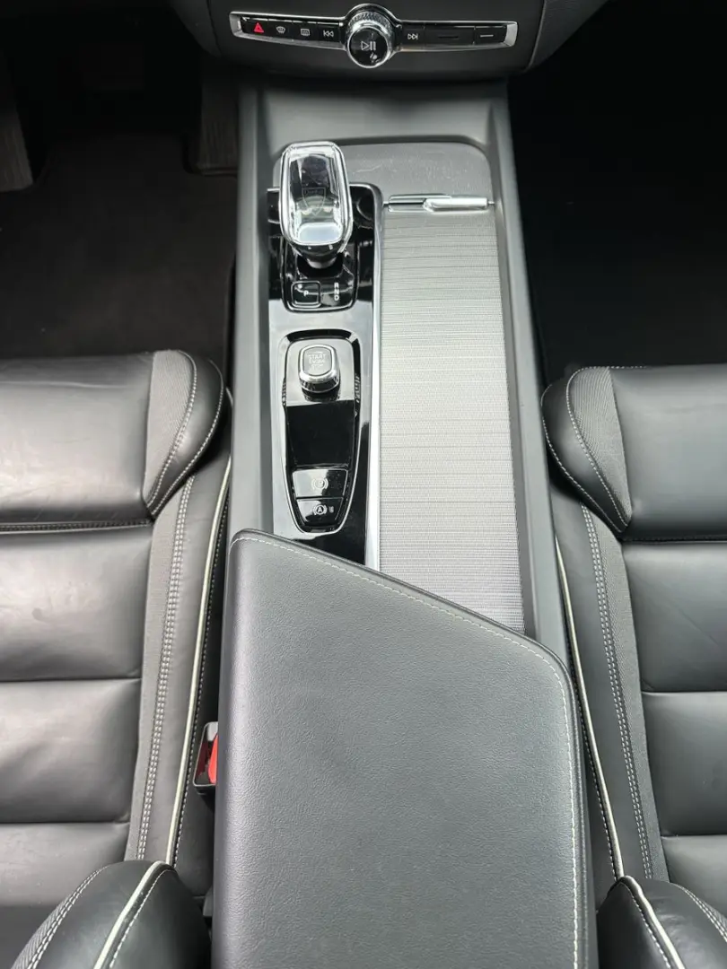 XC60 B4 D AWD Plus Dark NAV+LED+PANORAMA+AHK+H&K