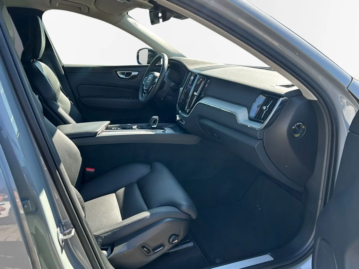 XC60 B4 Diesel AWD Plus Dark 19'' Allwetter AHK 