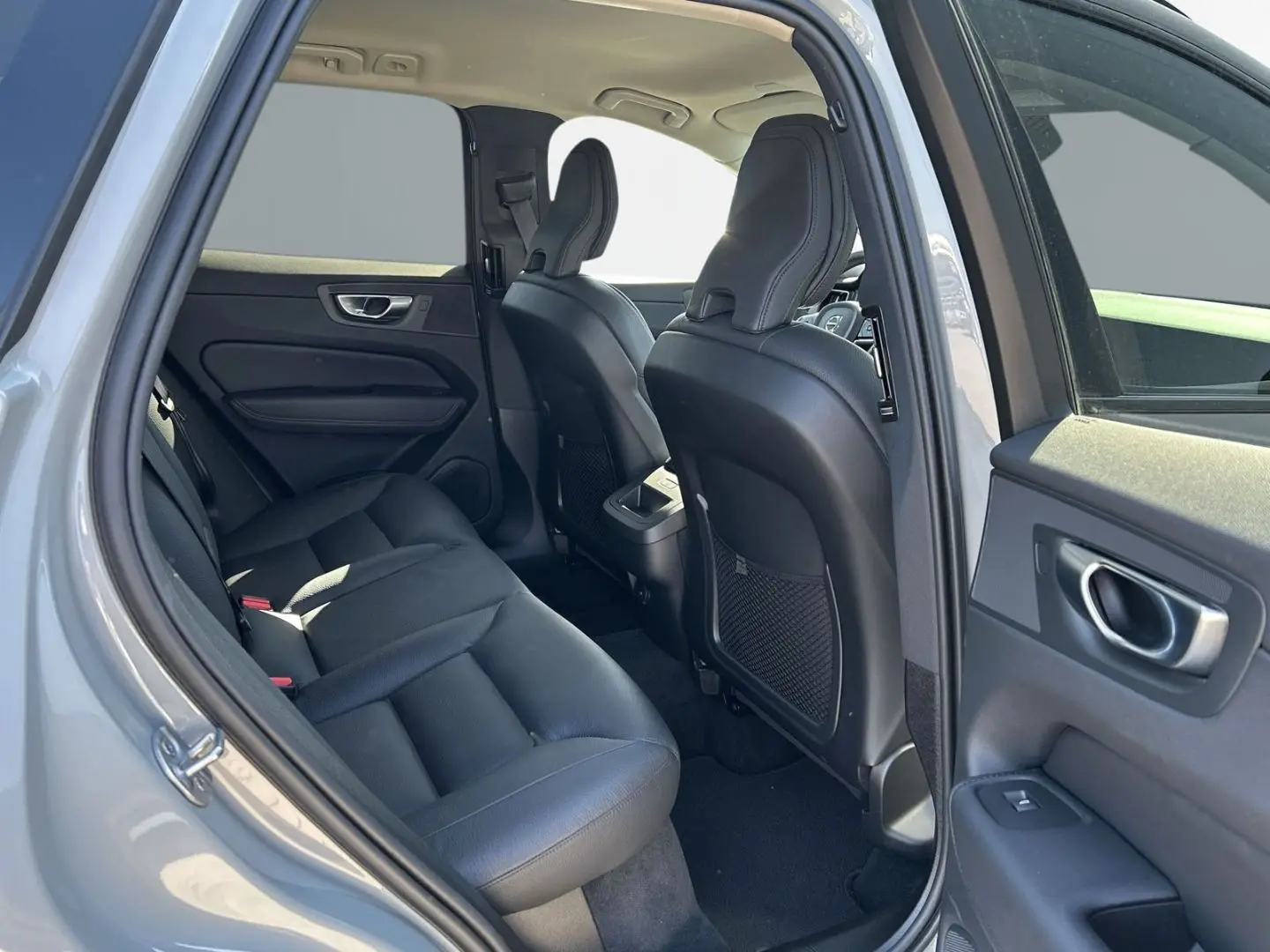 XC60 B4 Diesel AWD Plus Dark 19'' Allwetter AHK 