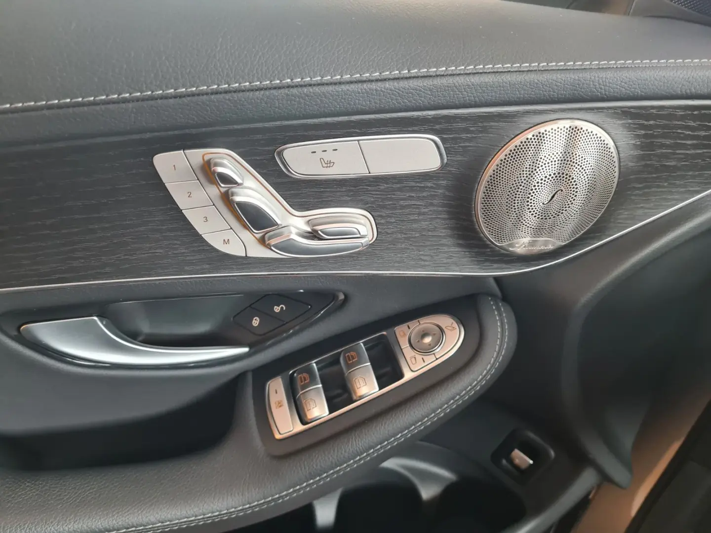 GLC 300de Exkl int*Airmtc*Pano*ACC*Memo*AHK*360°