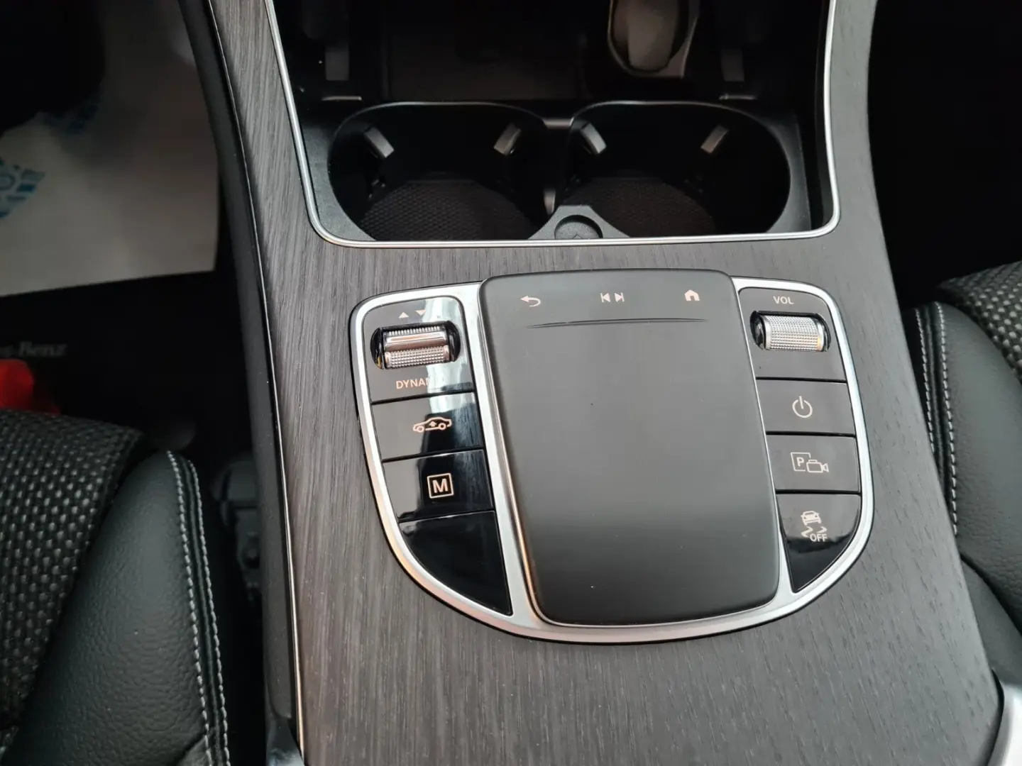 GLC 300de Exkl int*Airmtc*Pano*ACC*Memo*AHK*360°