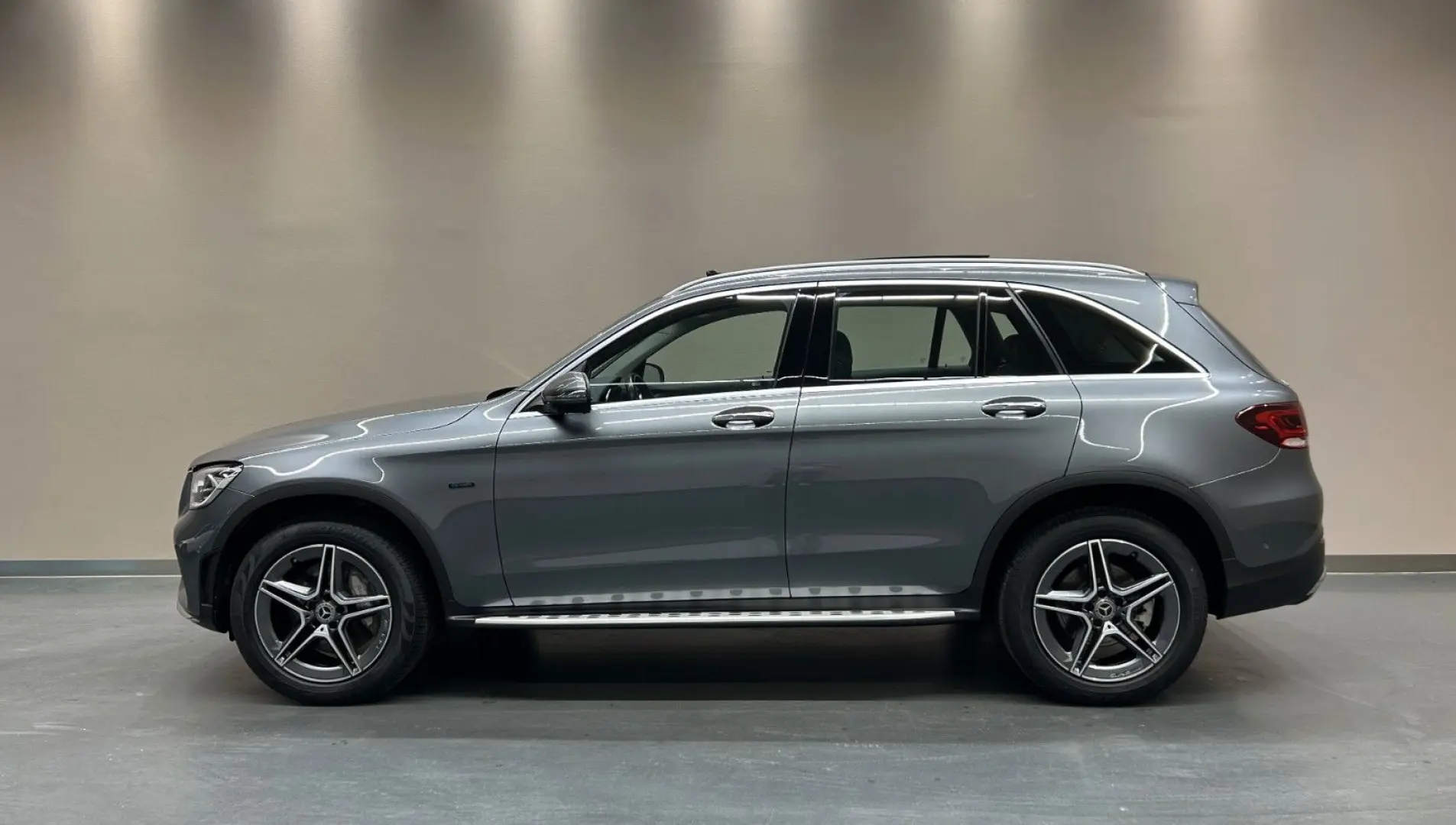 GLC300 e 4M *AMG LINE*PANO*BURMESTER*AHK*360°*