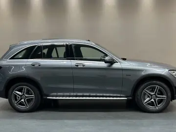 GLC300 e 4M *AMG LINE*PANO*BURMESTER*AHK*360°*