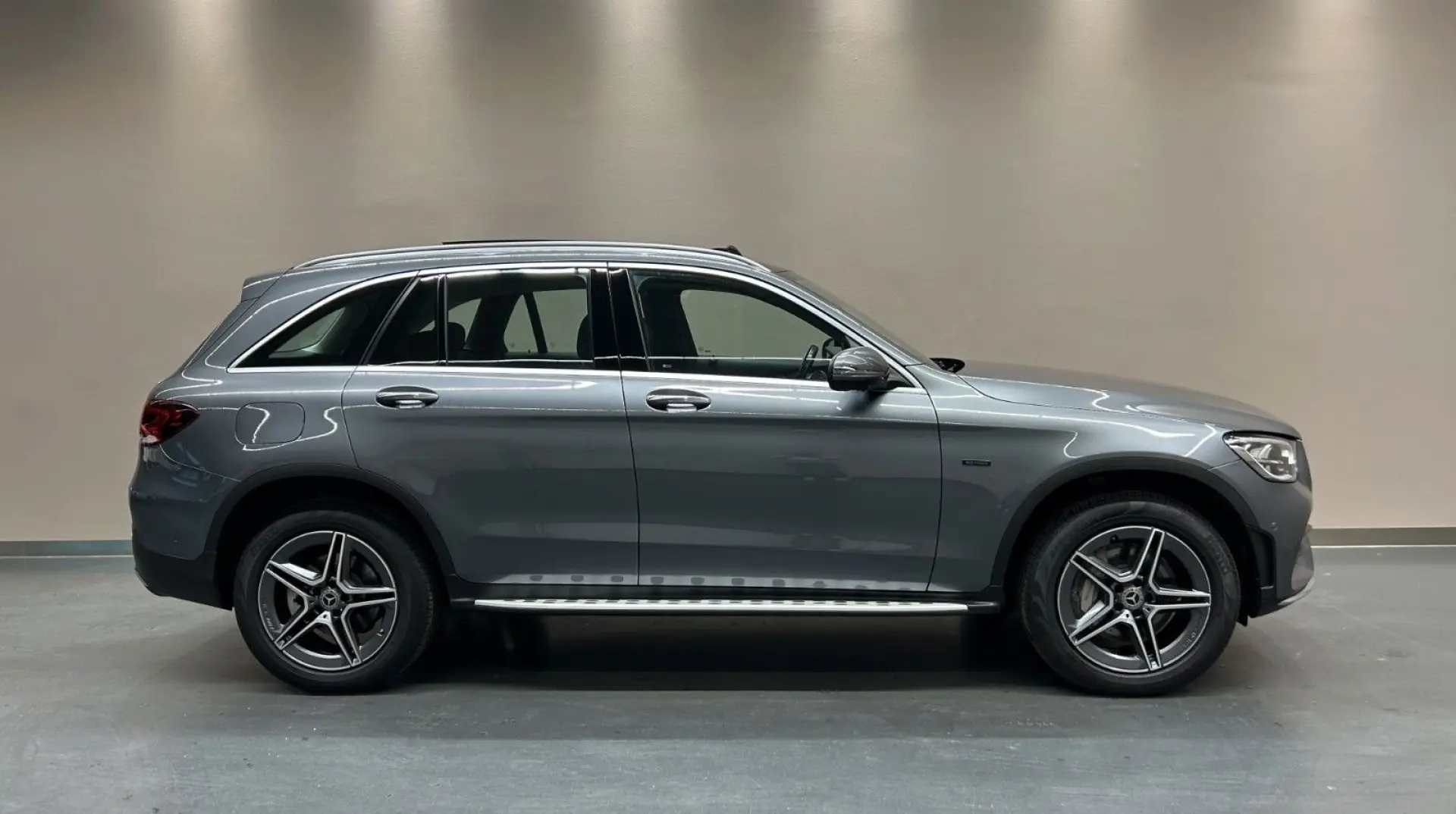 GLC300 e 4M *AMG LINE*PANO*BURMESTER*AHK*360°*