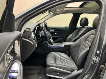 GLC300 e 4M *AMG LINE*PANO*BURMESTER*AHK*360°*