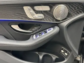 GLC300 e 4M *AMG LINE*PANO*BURMESTER*AHK*360°*