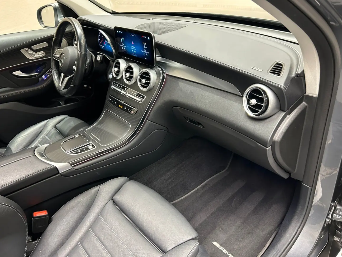GLC300 e 4M *AMG LINE*PANO*BURMESTER*AHK*360°*