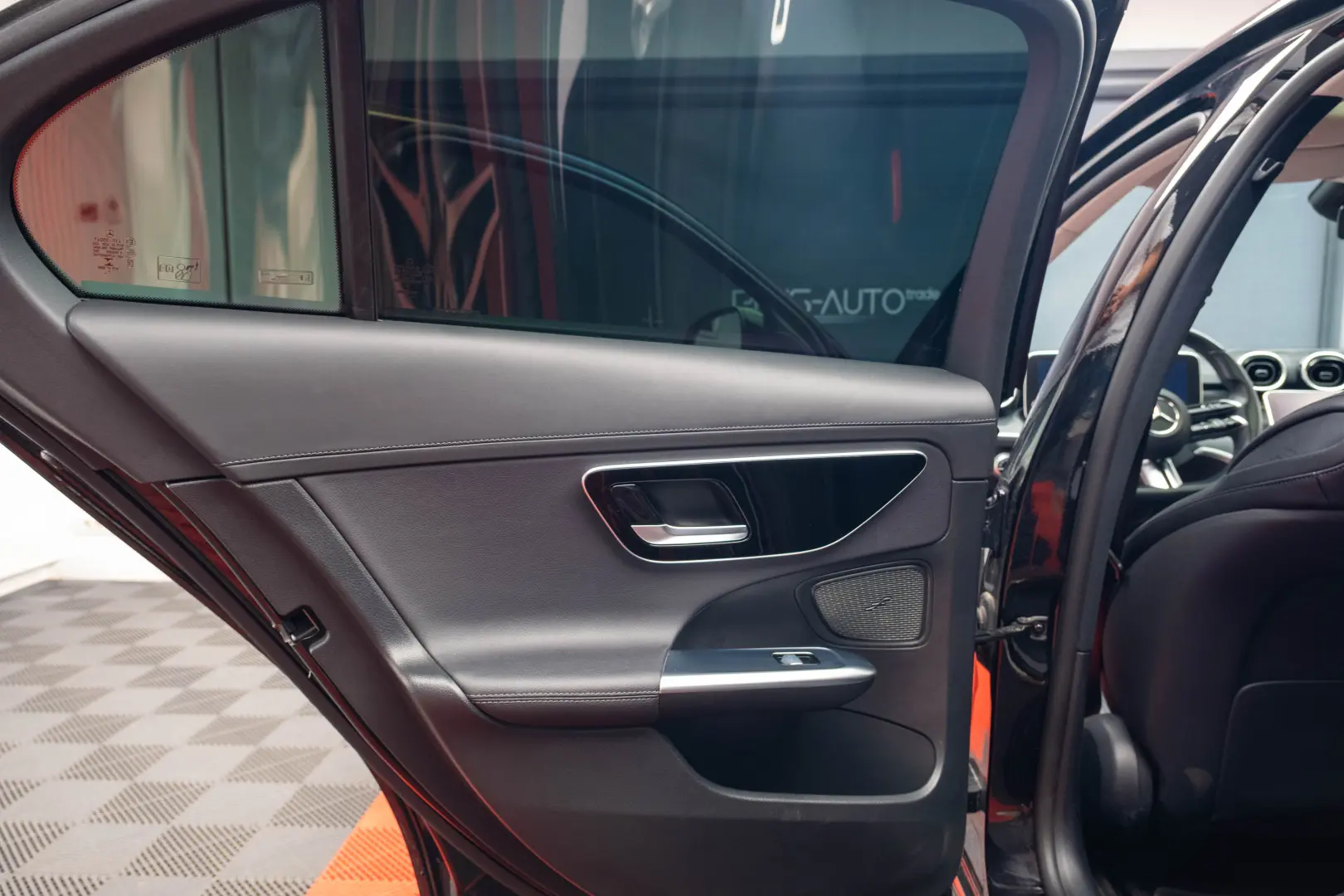 Mercedes-Benz C220d AMG-line