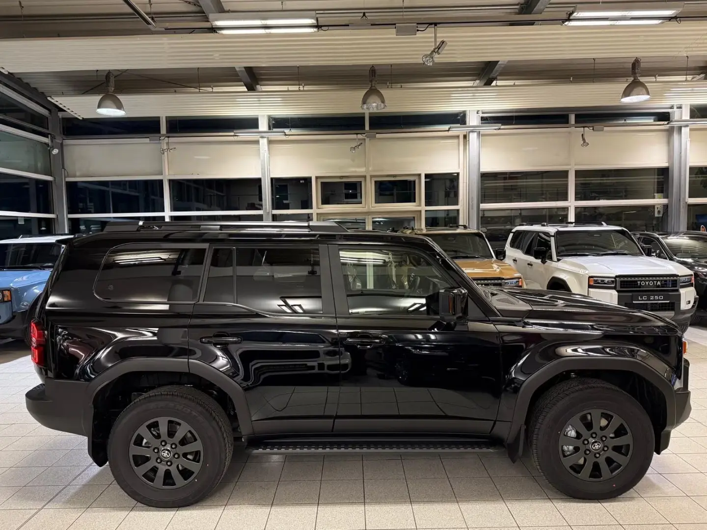 Toyota LC 250 - EXECUTIVE-360 KAMERA-COOL BOX-LED