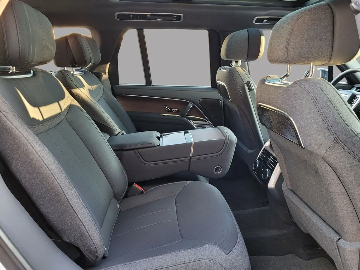 Range Rover P550E AUTOBIOGRAPHY SHADOW GAR2028