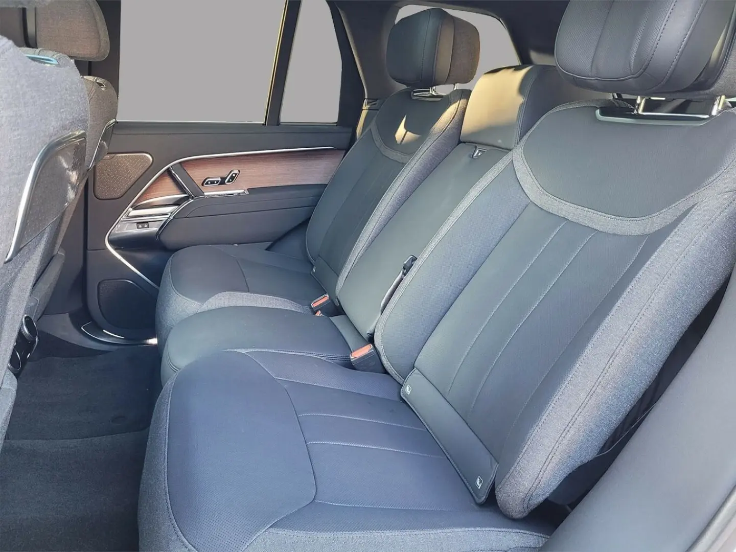Range Rover P550E AUTOBIOGRAPHY SHADOW GAR2028